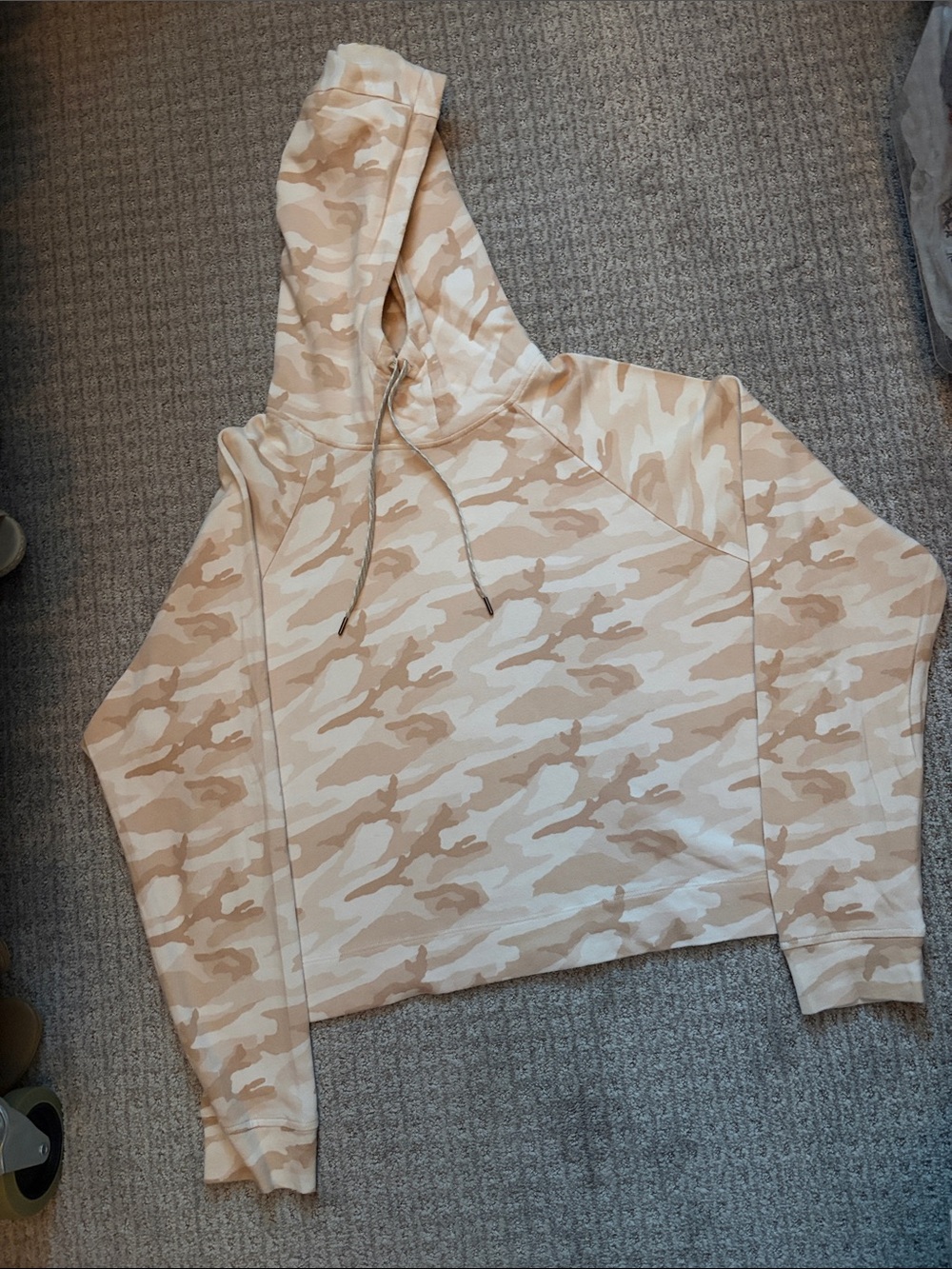 Women’s Vuori camo pattern Hoodie (beige, pink, cream) M great condition